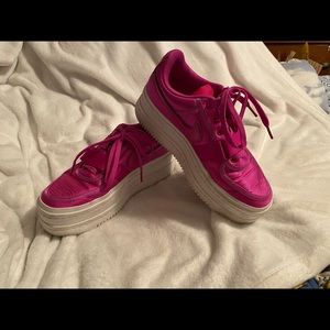 Nike platform flatform sneakers